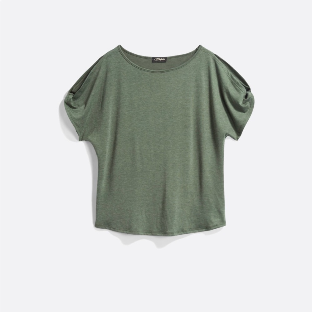 Open shoulder top size M